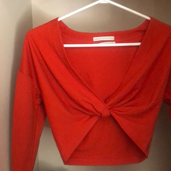 Urban Outfitters Rowen Twist-Front Cropped Top - Picture 2 of 3